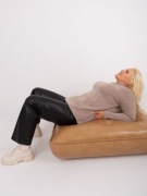 Ciemnobeżowy damski sweter plus size z półgolfem