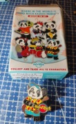 Hard Rock Kazzo Panda Mystery turysta pin przypinka fabrycznie nowa