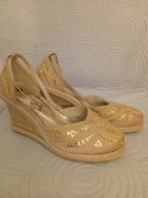 Złote buty z cekinami na koturnie 36