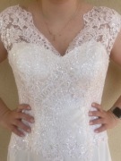 Suknia ślubna - zwiewna muślinowa ze zdobioną koronką-kolor kość słoniowa