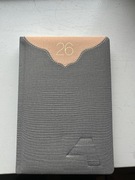 Kalendarz dzienny A5 szary z wytłoczonym logo