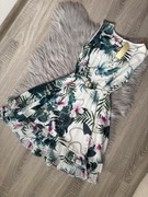 Nowa sukienka mini z falbanką i ozdobnym paskiem ze złotą klamrą M