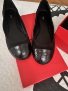 Nowe Damskie oryginalne buty baleriny skórzane Hugo boss