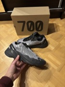 Yeezy 700 geode mnvn rozmiar 44 fit 43