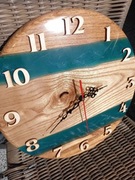 Zegar drewniany-ścienny z jesionu i żywicy barwionej. Prezent-święta