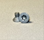 Mercedes GLC X253 Śruba T20 mocowania ślizgu rolety bagażnika, 1 szt.