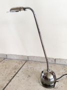 Lampa biurkowa srebrna