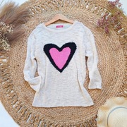 Sweterek YD 140 beżowy z serduszkiem sweter otulający miły wygodny miękki s