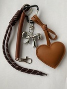 Brelok z sercem i kokardką