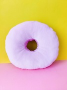 Poduszka piercingowa do przekłuwania uszu i spania Pink Donut