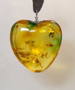 duże serduszko z bursztynu