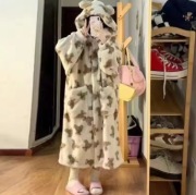 Polarowy Strój do Spania z Motywem Misia – Ciepły, Miękki i Uroczy!