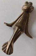 siedząca żabka żaba w pozycji siedzącej – figurka mosiądz 10 cm do