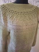 Swetr szydełkiem dziergany