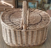 Duży kosz wiklinowy