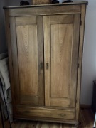 Dębowa szafa z litego drewna - po renowacji