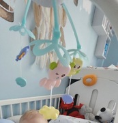 KARUZELA DO ŁÓŻECZKA PROJEKTOR LAMPKA PILOT MUZYKA