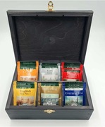 Elegancki Zestaw Herbat w Drewnianej Skrzynce – Idealny dla Babci, Dziadka