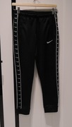 *NIKE* świetne spodnie dresowe 147 158