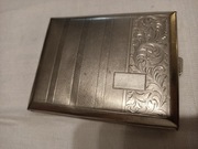 Metalowa papierośnica