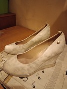 Wygodne, nic nie zniszczone jak nowe. 