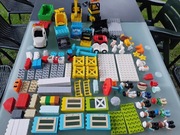 Zestaw lego Duplo około 2,8 kg pojazdy ,ludziki , zwierzęta i inne 