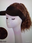 Peruka w czapce z daszkiem . Nowa