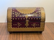 Ładna drewniana szkatułka mosiężne obicia 