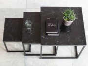 Zestaw 3 stolików kawowych z marmurowym czarnym blatem nogi czarne