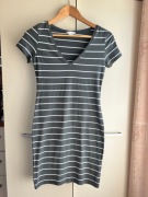 36 S H&M szara dopasowana sukienka w paski w sportowym stylu