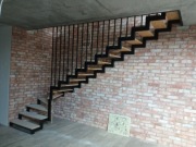 Schody metalowe wewnętrzne, zabiegowe, dwubiegowe