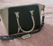 Torebka Catwalk w klasycznych kolorach: czarny + beż. Stan bardzo dobry.