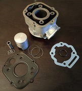 Cylinder tłok pierścienie uszczelki Derbi Senda 50 GPR RS4 SX RX