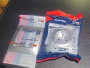 Gniazdo pojedyncze z uziemieniem Srebrny mat - DGZ1Z.01/43 Simon 54 + ramka