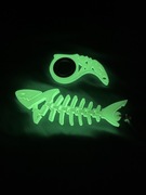 Świecący w ciemności rekinek i KeyRambit! Idealna zabawka na odstresowanie