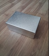 Pudełko prezentowe kartonowe w kolorze srebrnym brokatowym