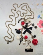 Claire's Różyczki torebka szminka serduszko lusterko pantofelek naszyjnik