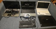 Laptopy 4 sztuki plus klawiatura i nowa ładowarka szybkiego ładowania.