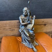 Stara figura z brazu Król Dawid grajacy na Lirze