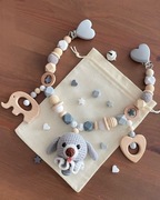 Zawieszka na wózek, girlanda drewniana i szydełkowa grzechotka, styl boho