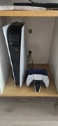 Playstation 5 + 2 pady