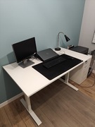 Białe biurko IKEA RODULF z elektryczną regulacją 