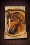 Ręcznie rzeźbiony koń, płaskorzeźba z drewna lipowego 30 x 20 cm