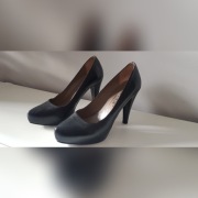 SZPILKI INTERSHOE CZARNE SKÓRZANE ROZMIAR 35