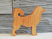 Pies z drewna ; Figurka z drewna ; Husky / Akita