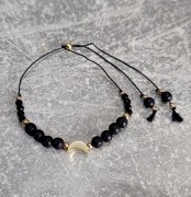 Bransoletka na jedwabnej nici z lawą i złotym księżycem z hematytu