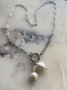 Łańcuszek z perłą naturalną