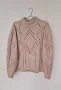 Beżowy sweter z ażurem 
