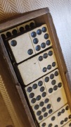 Domino zabytkowe kostki i pudełko drewniane