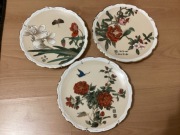 Porcelana talerze dekoracyjne malowane sygnowane.